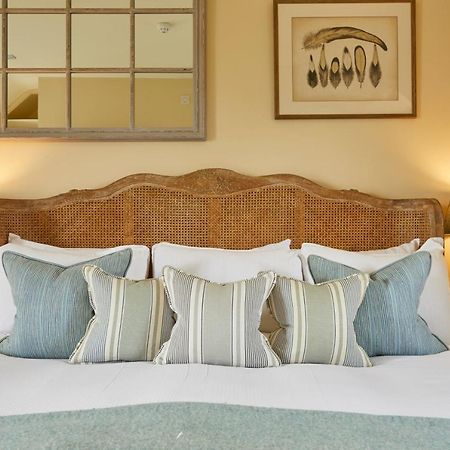The Kingham Plough Hotel ภายนอก รูปภาพ