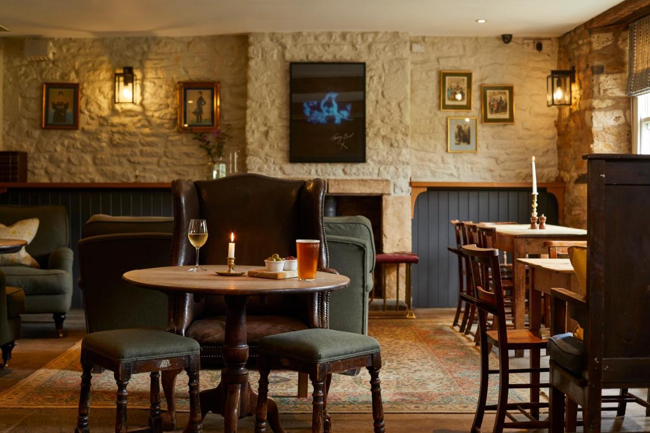 The Kingham Plough Hotel ภายนอก รูปภาพ