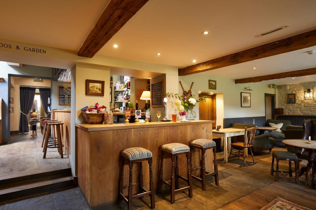 The Kingham Plough Hotel ภายนอก รูปภาพ